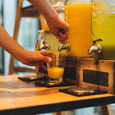 Andaz Vienna Am Belvedere, By Hyatt Kültér fotó A juice dispenser