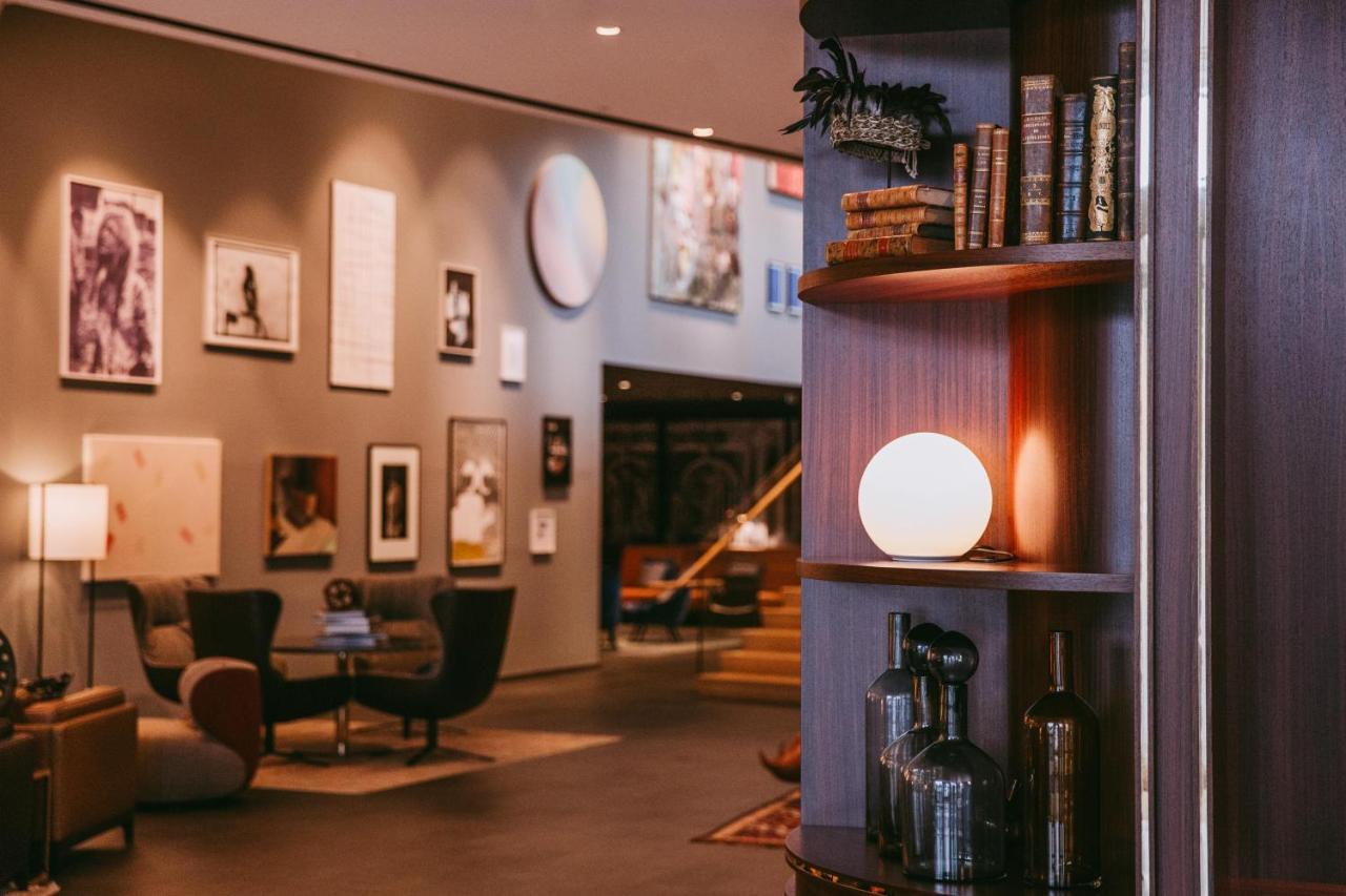 Andaz Vienna Am Belvedere, By Hyatt Kültér fotó The Library at the Standard East Village