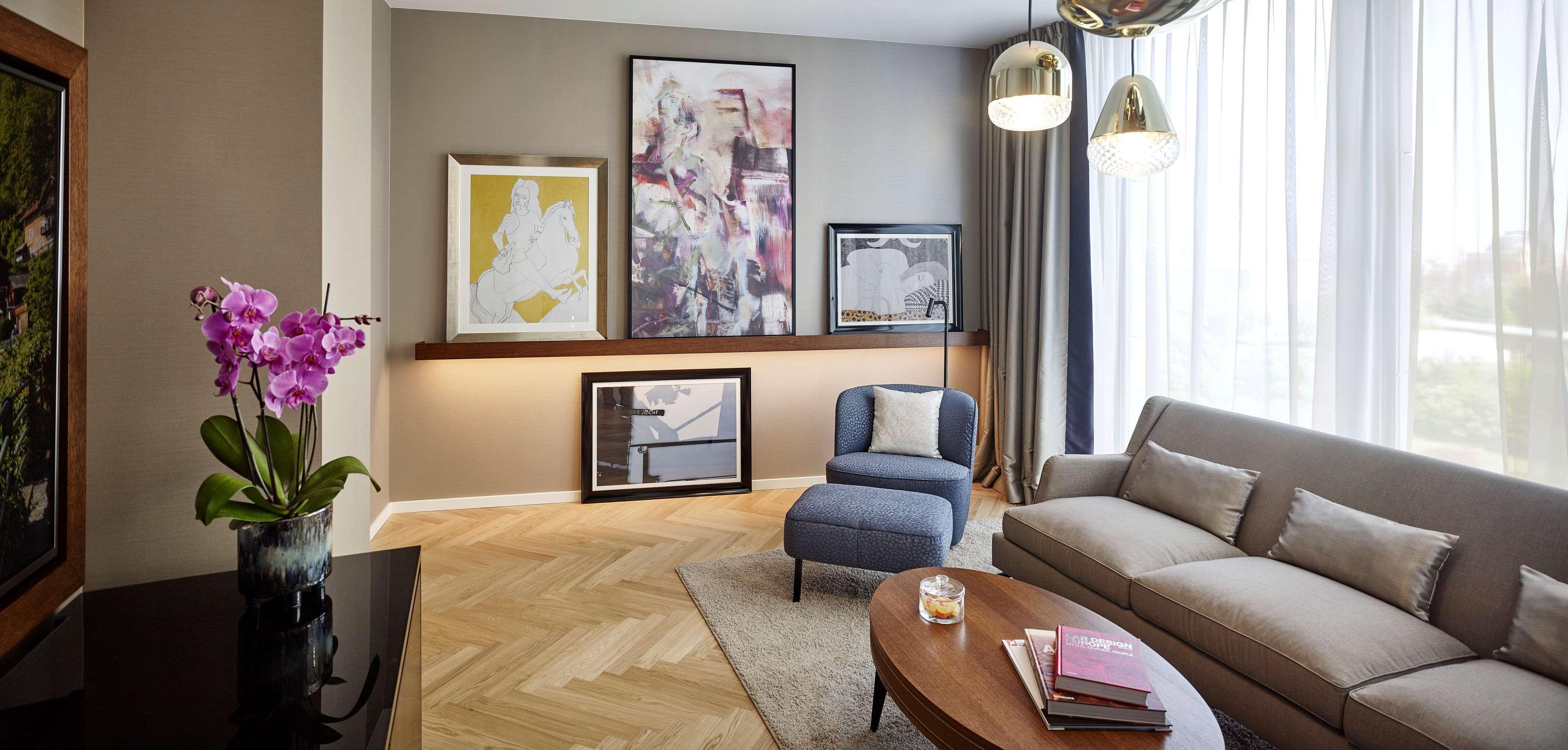 Andaz Vienna Am Belvedere, By Hyatt Kültér fotó Interior of a suite at the Mandarin Oriental, Munich