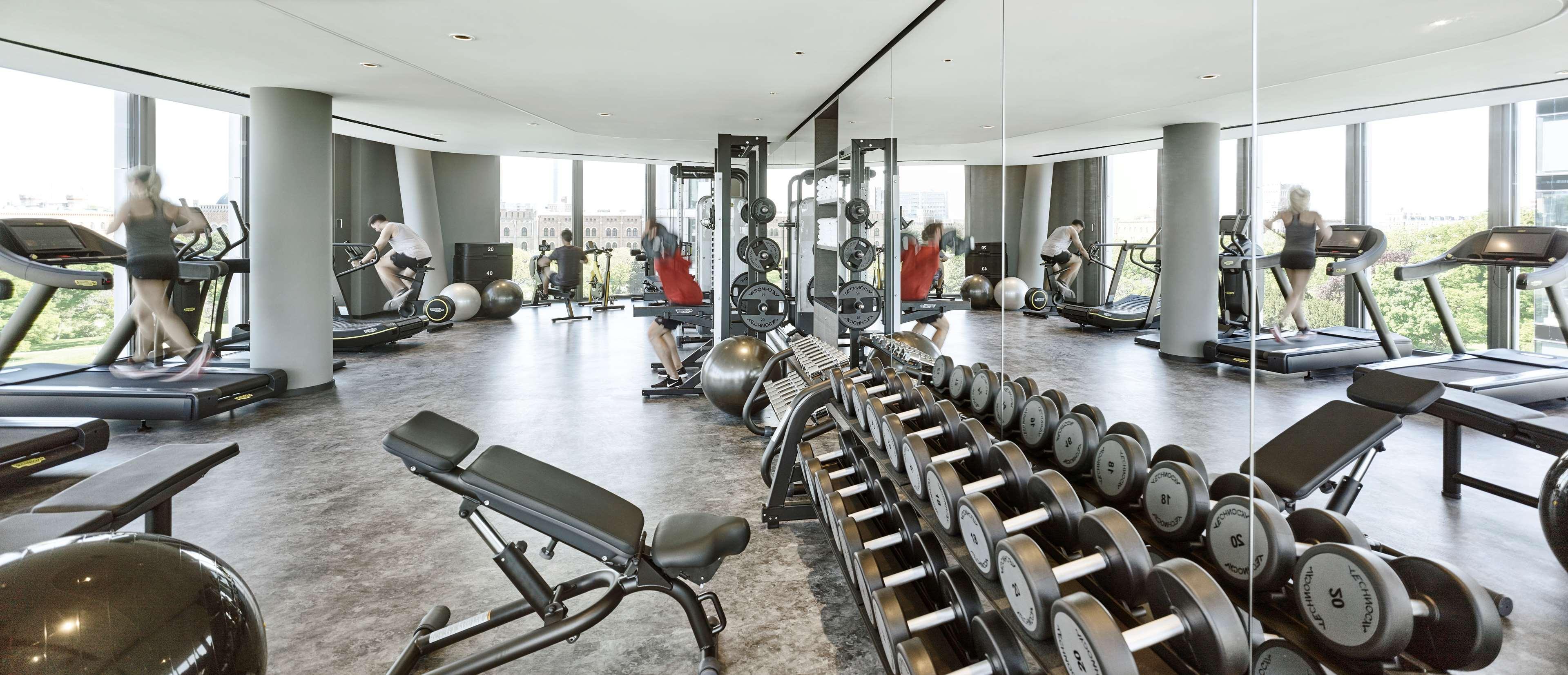 Andaz Vienna Am Belvedere, By Hyatt Kültér fotó A gym in a hotel