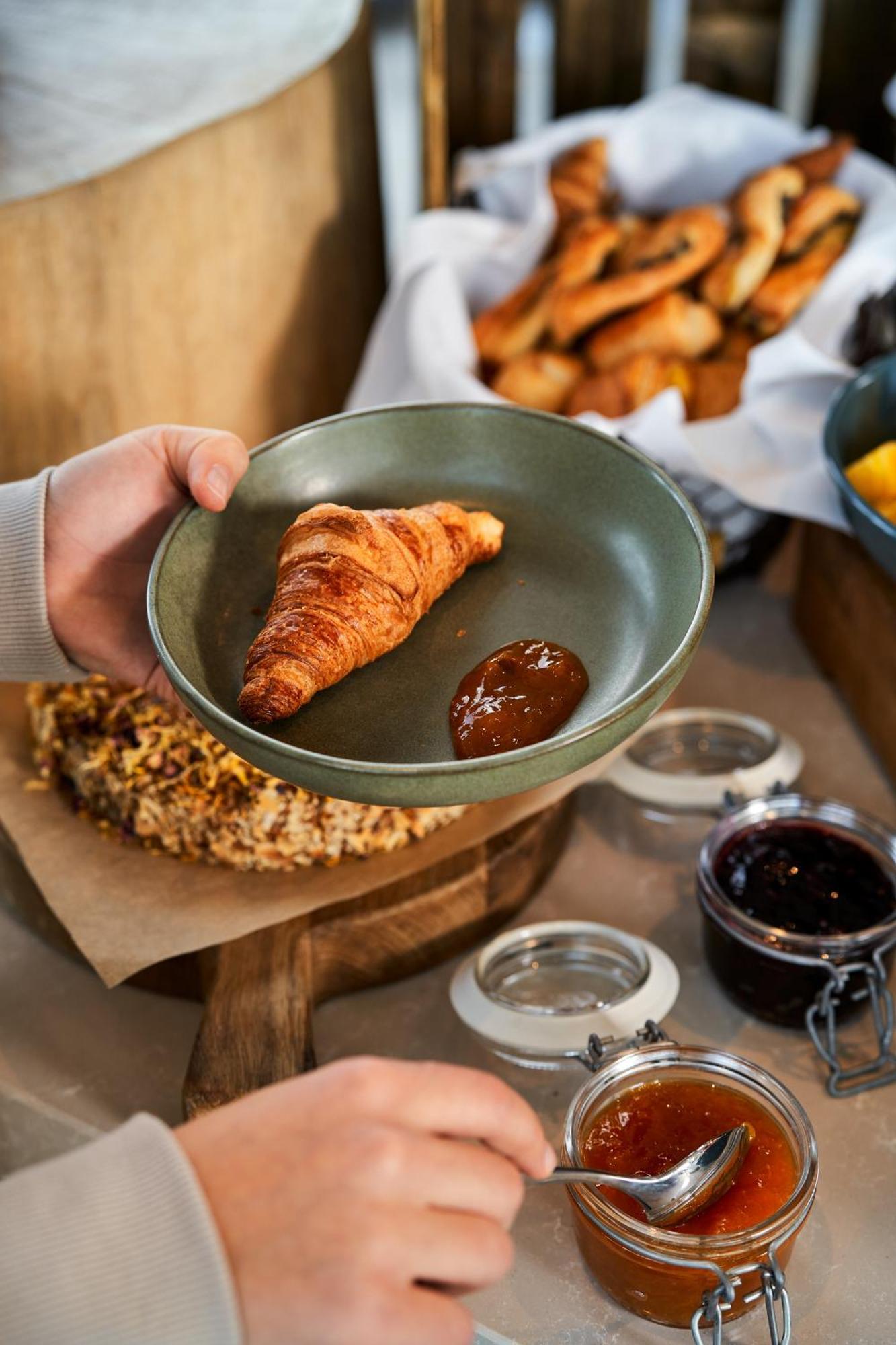 Andaz Vienna Am Belvedere, By Hyatt Kültér fotó A croissant